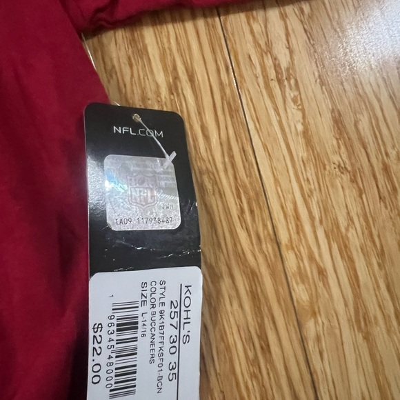 Buccaneers T-shirt - Picture 6 of 6